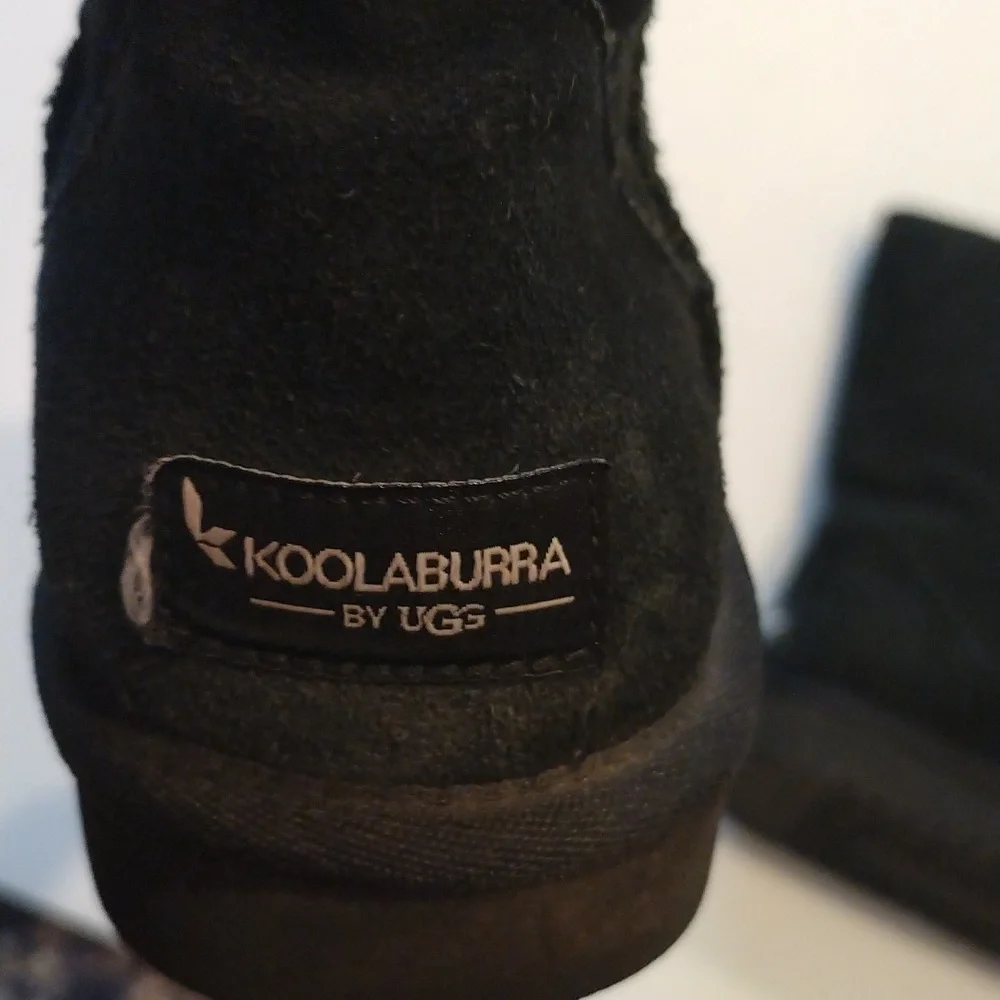 - -Koolabura by Ugg black suede fleece lined boots